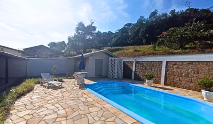 Vendo Casa com Piscina, 02 Quartos, Cidade de Indaial