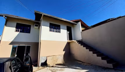 Aluga-se Casa Ampla na Fortaleza com Dois Pavimentos – Ideal para Duas Famílias!
