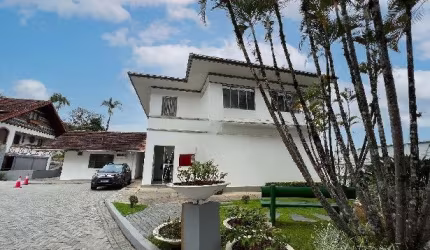 Alugo Ótima Casa Comercial, 08 Salas 250m² - Bairro Velha