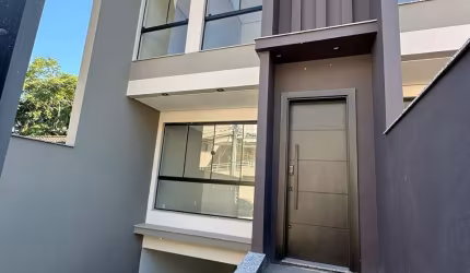 Vendo Lindo Sobrado com Piscina, Bairro Água Verde - Blumenau