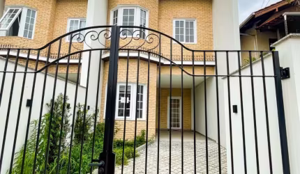 Vendo Lindo Sobrado, 03 Quartos (01 Suíte) - Bairro Água Verde