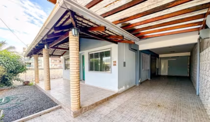 Vendo Ótima Casa Residencial / Comercial - Bairro Água Verde