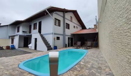 Vendo Casa com Piscina no Bairro Fortaleza