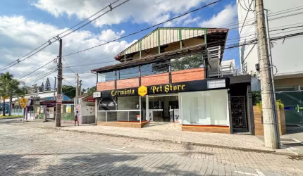 Sala Comercial com 380m² em frente ao Parque Ramiro Ruediger