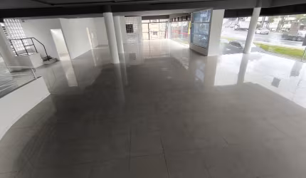 Alugo Sala Comercial com 330m², Bairro Victor Konder