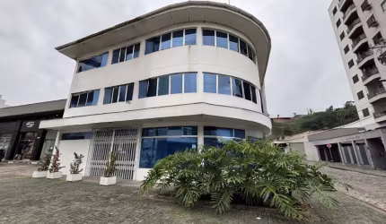Prédio comercial para locação no bairro Vila Nova.