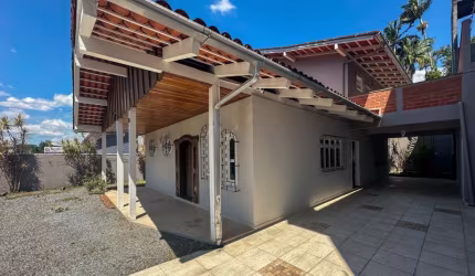 Alugo Excelente Casa Comercial, 04 Quartos - Bairro Itoupava Seca