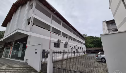 Apartamento semi mobiliado para locação no bairro Água Verde