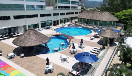 Luxo à Beira-Mar: Apartamento 4 Suítes