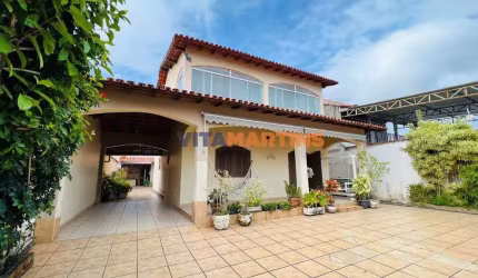 Casa de 4 quartos + dependência à venda no Parque Central em Cabo Frio/RJ por R$1.000.000,00