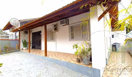 Casa com 3 quartos à venda no Armação, Penha , 100 m2 por R$ 550.000