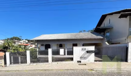 Casa com 3 quartos à venda no Tribess, Blumenau , 220 m2 por R$ 699.000