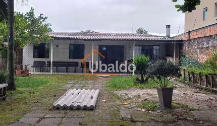 Casa na praia de Paranaguá