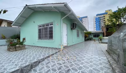 Casa à venda no bairro Areias - São José/SC