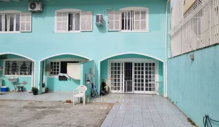 Casa à venda no bairro Capoeiras - Florianópolis/SC