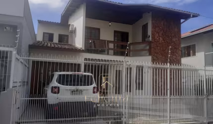 Casa à venda no bairro Estreito - Florianópolis/SC