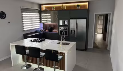 Belíssima casa com 3 dorm e 2 suítes em São José