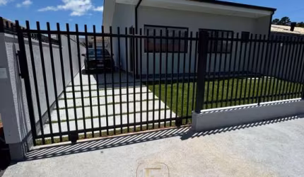 Casa à venda pronta para morar! 3 dorm. amplo quintal e passagem lateral. Aceita financiamento