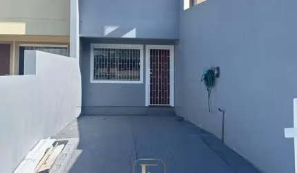 Sobrado com 02 dormitórios em  Aririu, Palhoça/SC