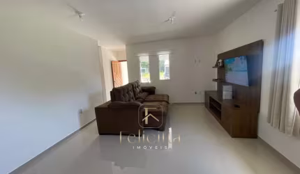 Casa com 03 dormitórios 01 suite em Forquilhas m São José.