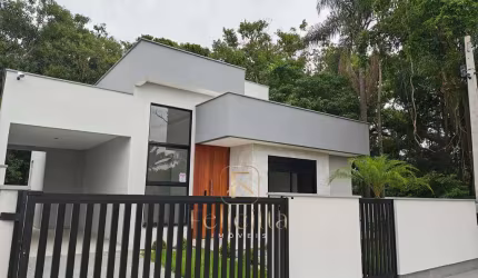 Casa com 03 dormitórios, sendo 01 suíte em Forquilhas, São José/SC