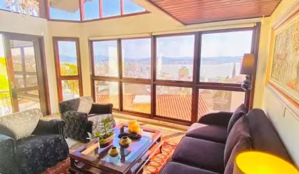 Casa com 04 suítes no Morro da Cruz em Florianópolis/SC!