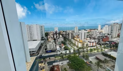 Apartamento com vista mar de 2 quartos na enseada