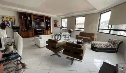 Apartamento próximo ao mar com 4 suítes
