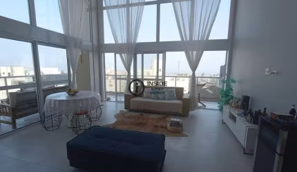 Apartamento duplex com vista mar