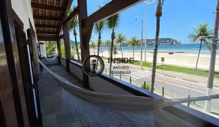 Casa estilo barroco frente mar na praia da enseada