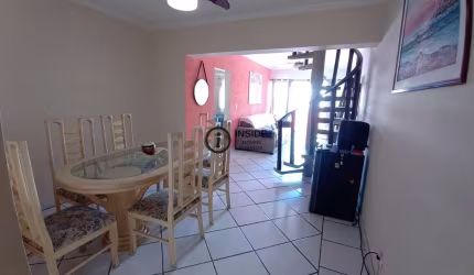 Cobertura duplex de 2 quartos na praia da enseada