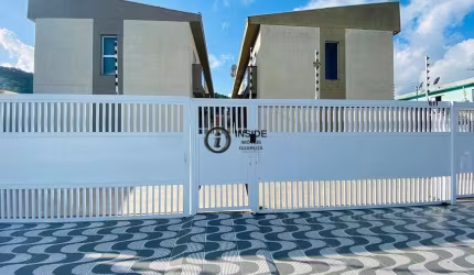 Sobrado novo e decorado em condomínio fechado
