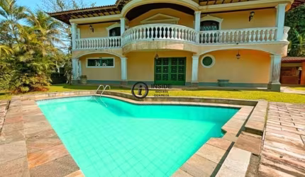 Casa com vista para o mar no mirante da enseada
