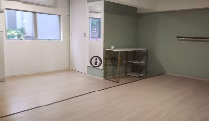 Sala comercial com mesanino na enseada