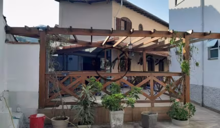 Oportunidade única no coração do Bandeirantes! Casa incrível em localização privilegiada, em frente à principal praça do bairro!