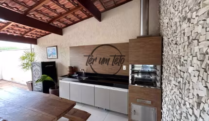 Linda cobertura com 2 vagas, varandão gourmet e vista para o Monte Castelo!