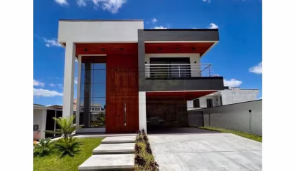 Casa para Venda no bairro Santa Regina em Camboriú, 4 quartos sendo 4 suítes, 4 vagas, 358 m² de área total, 265 m² privativos,