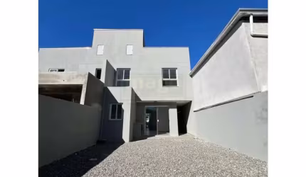 Sobrado para Venda no bairro Espinheiros em Itajaí, 3 quartos sendo 1 suíte, 2 vagas, 108 m² de área total,