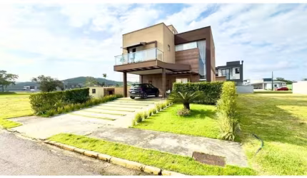 Casa para Venda no bairro Santa Regina em Camboriú, 3 quartos sendo 2 suítes, 4 vagas, 300 m² privativos,