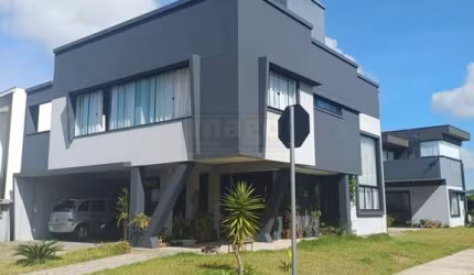 Casa para Venda no bairro Santa Regina em Balneário Camboriú, 4 quartos sendo 1 suíte, 4 vagas, Mobiliado,