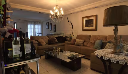 Casa para Locação Anual no bairro Centro em Balneário Camboriú, 5 quartos sendo 3 suítes, 4 vagas, 700 m² de área total,