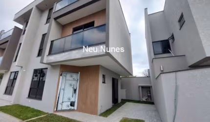 Sobrado triplex a venda c/ terraço 03 Dormitórios (suite) Uberaba  Curitiba