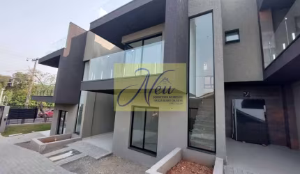 Sobrado a venda  3 quartos , suite e terraço no Boqueirão- Curitiba/PR