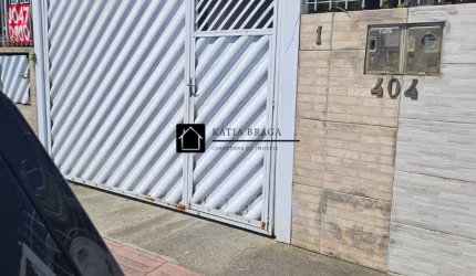 Um confortável sobrado a venda no bairro Potecas!