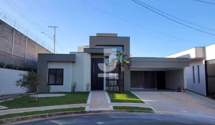 Casa em Condomínio à Venda - Chácaras Silvania, Valinhos - 200m2 - Condomínio Tabapuâ  - 3 suítes