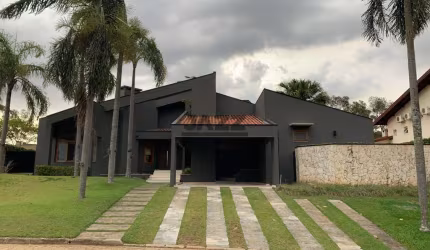 Casa  no Coração do Gramado com 4 suítes para venda e aluguel
