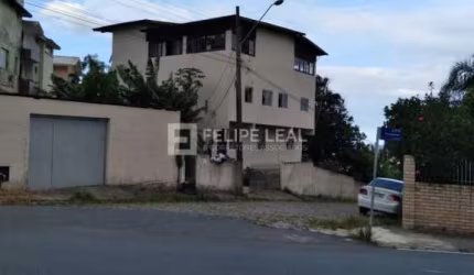 Prédio Residencial com Apartamentos /  Kitnet / Conjugados  em Ponta de Baixo  -  São José