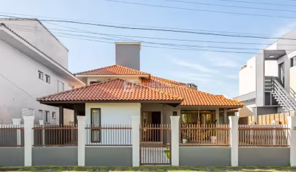 Casa em Condominio em Morro das Pedras - Florianópolis, SC
