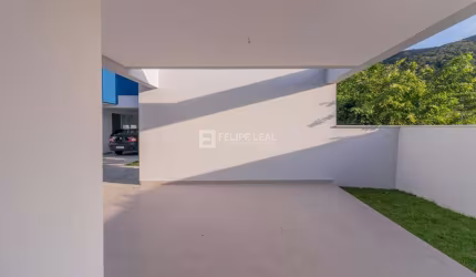 Casa em Alto Ribeirão  -  Florianópolis