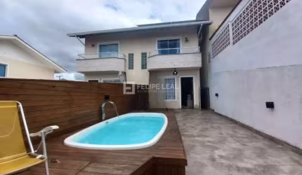 Casa Sobrado em Loteamento Jardins  -  Palhoça